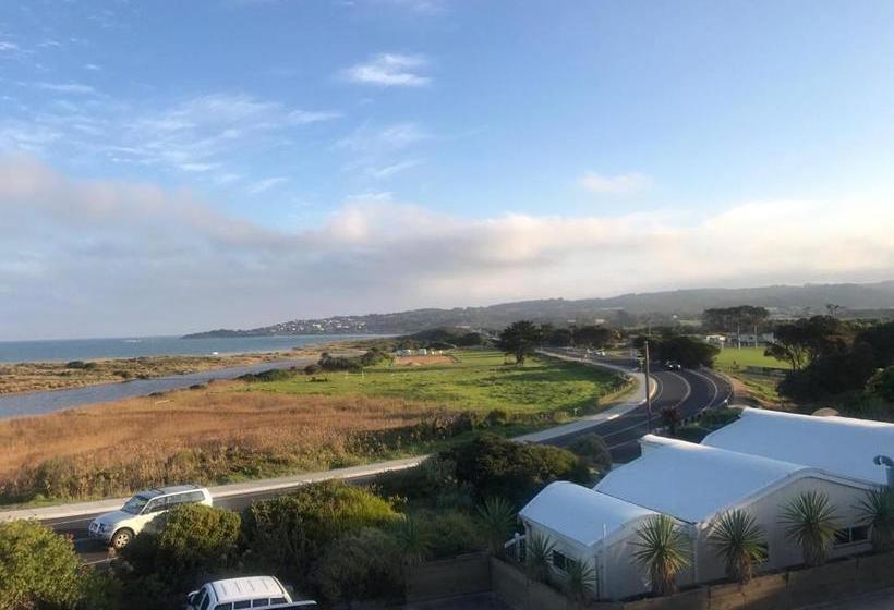 A Great Ocean View Motel