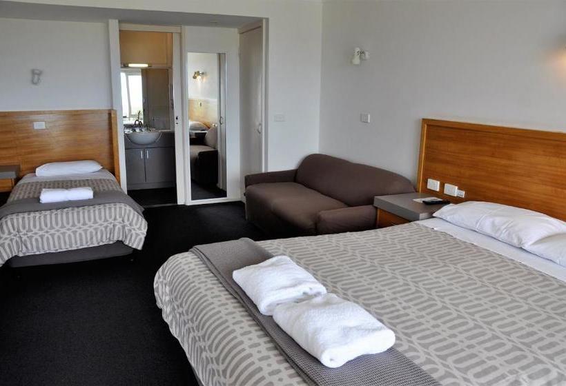 A Great Ocean View Motel