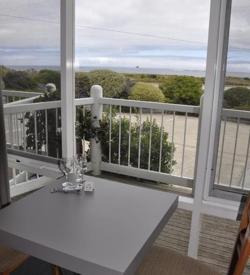 A Great Ocean View Motel
