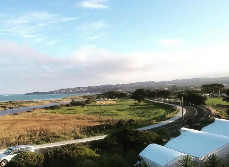 A Great Ocean View Motel