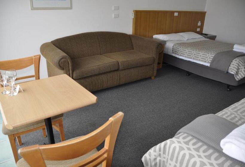 A Great Ocean View Motel
