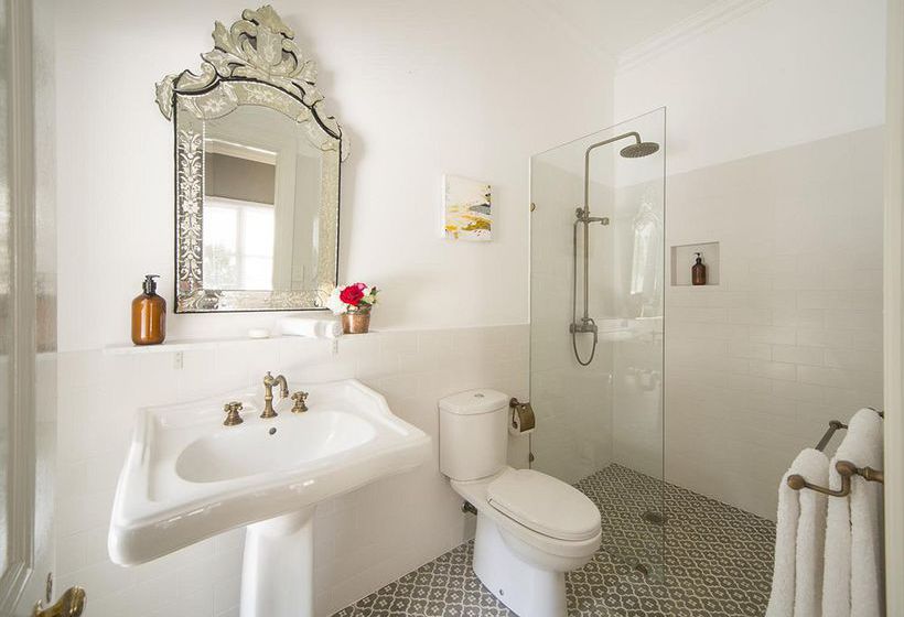 تختخواب و صبحانه Abelia House