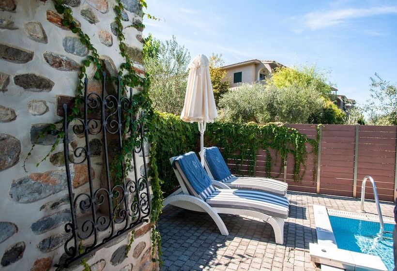 Acrotel Athena Residence