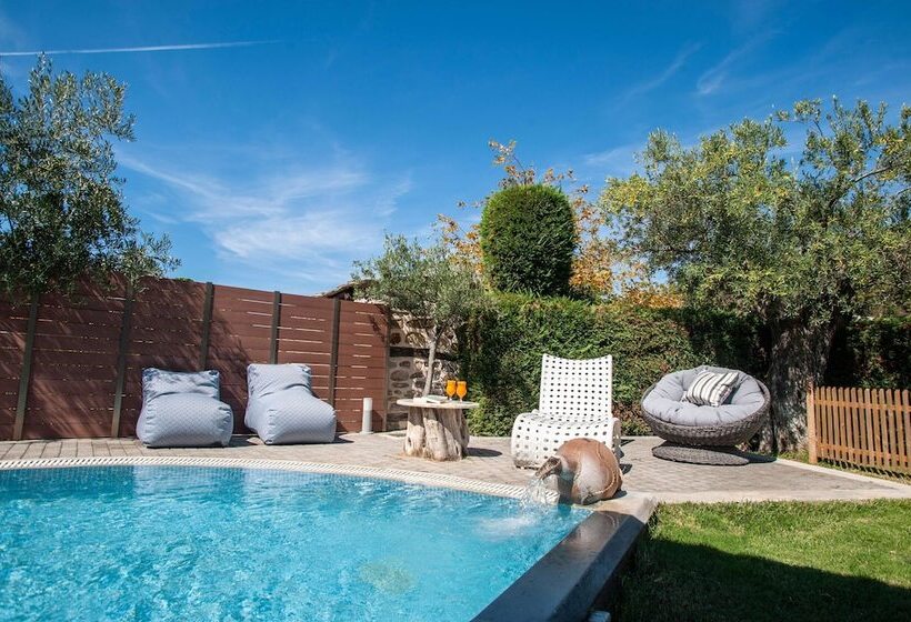 Acrotel Athena Residence