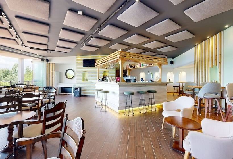 Acrotel Athena Residence