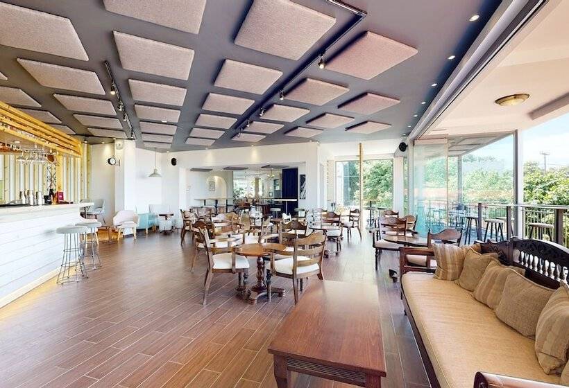 Acrotel Athena Residence