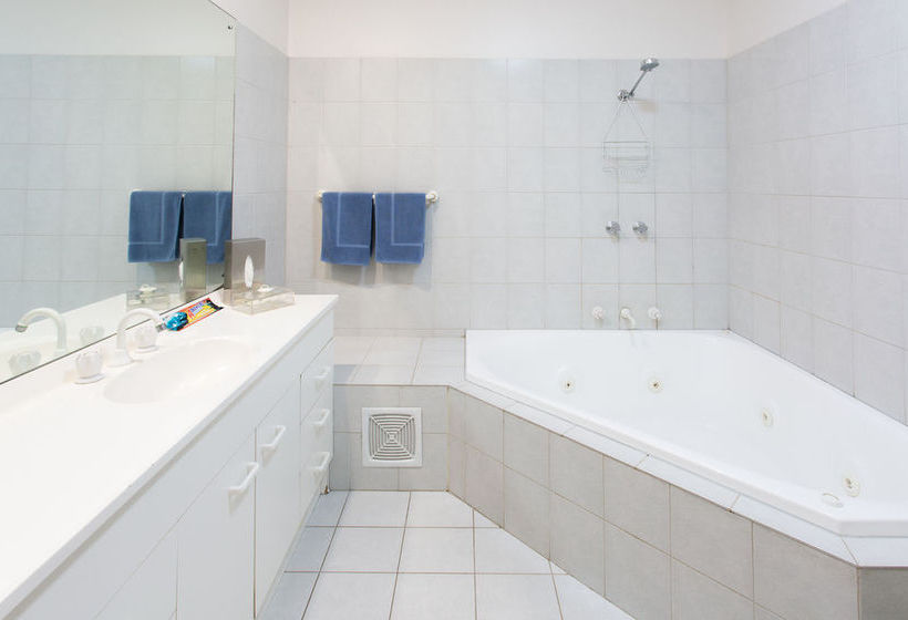 هاستل Adventure Backpackers