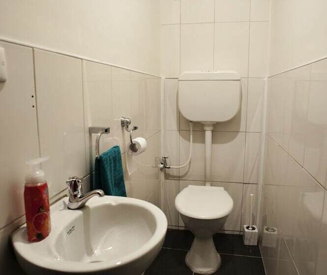 فندق صغير Amber Lodge Mt Buller