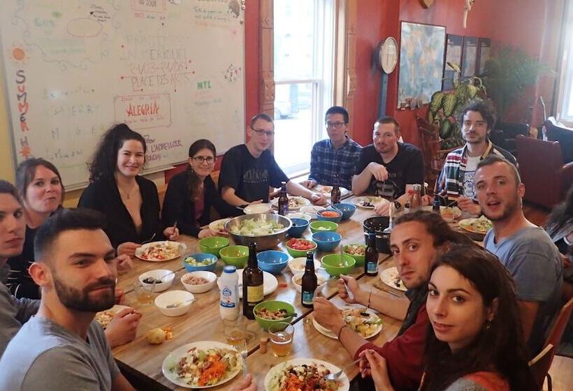 Общежитие Auberge Du Plateau