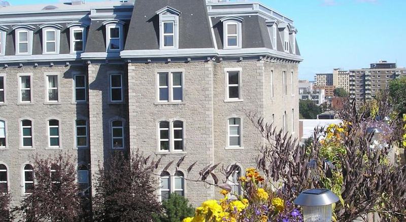 Общежитие Auberge Du Plateau