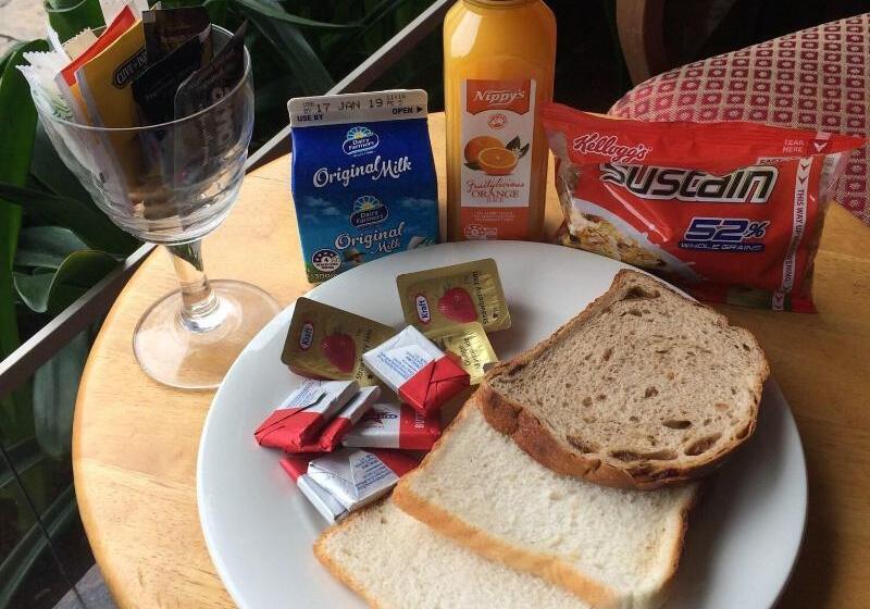 Edgecliff Lodge Motel