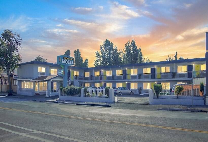 Highlander Motel