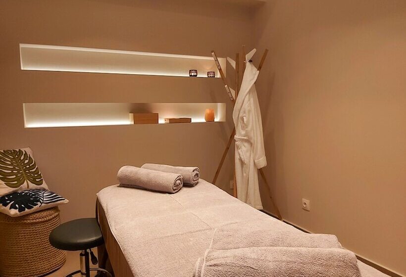 Alexakis Hotel & Spa