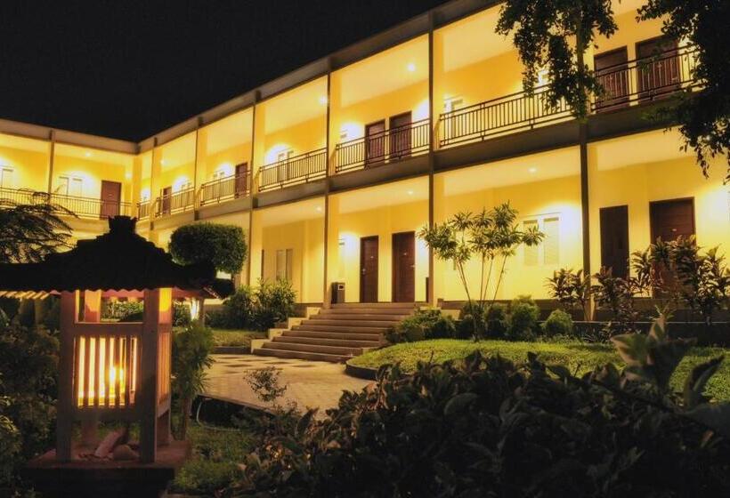 هتل Amazing Beach Resort Palu