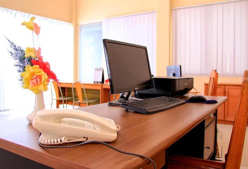 فندق Amazing Beach Resort Palu