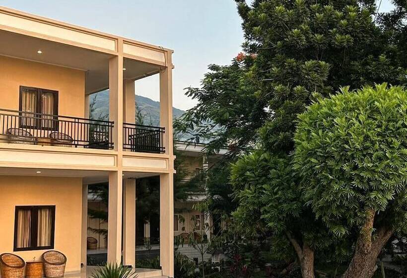 فندق Amazing Beach Resort Palu