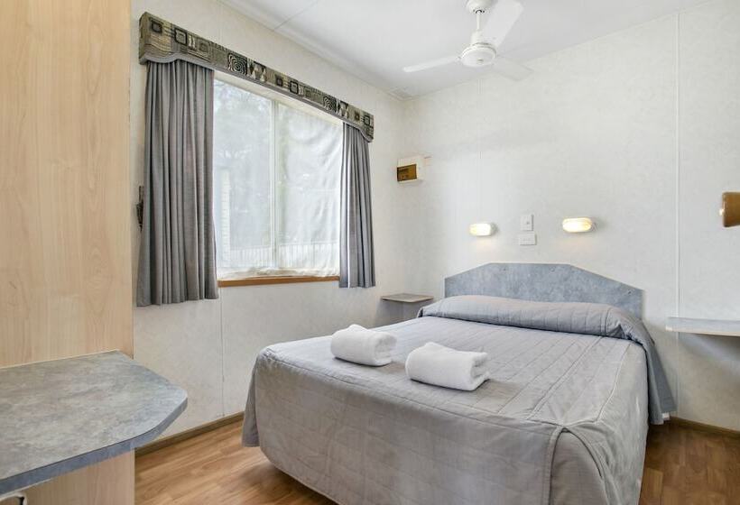 هتل Australian Community Villages