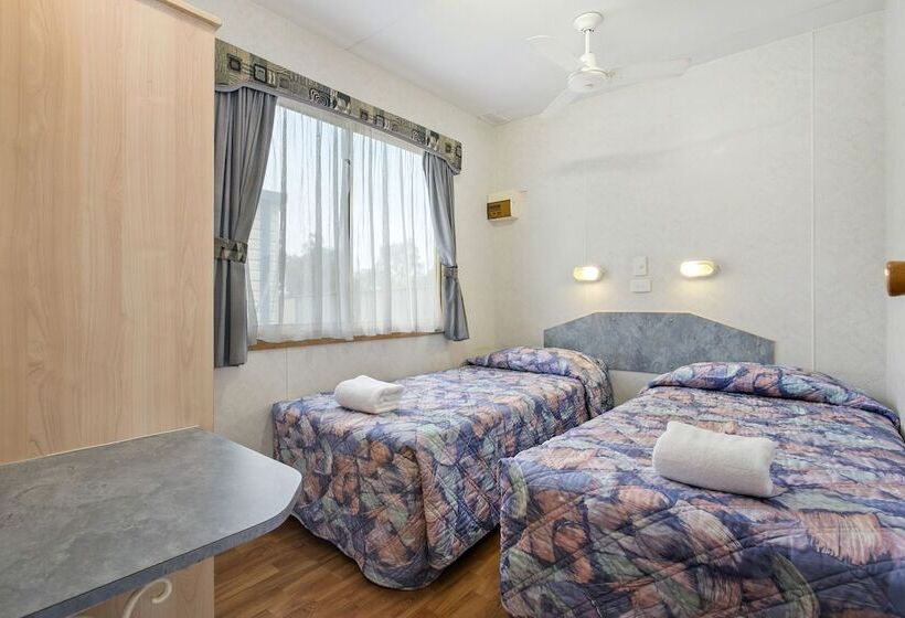 هتل Australian Community Villages