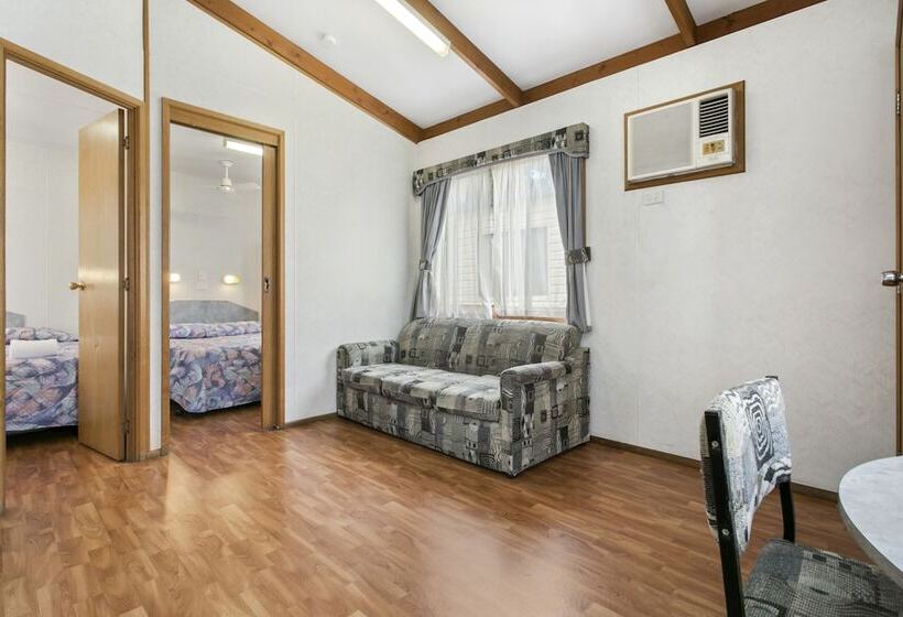 هتل Australian Community Villages