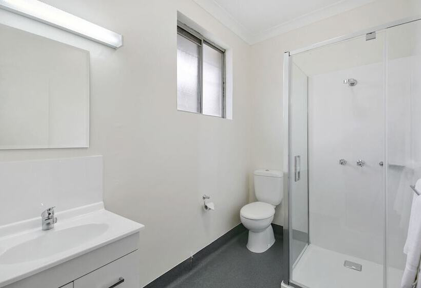 هتل Australian Community Villages