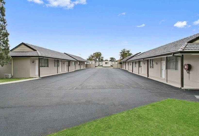 هتل Australian Community Villages