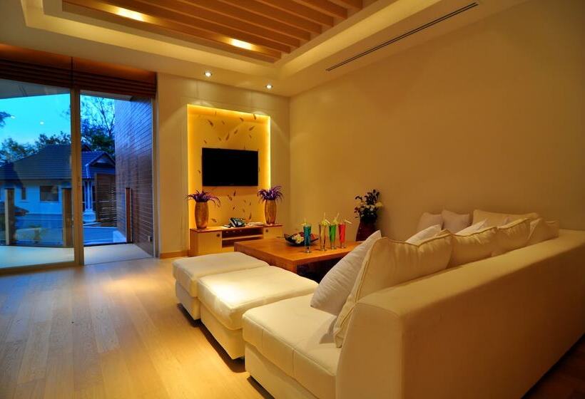 酒店 Beachfront Phuket
