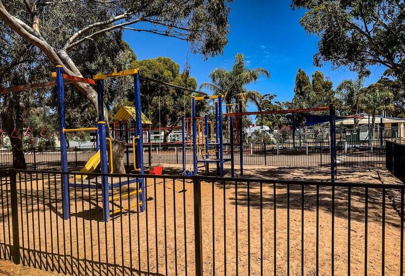 בית מלון כפרי Big4 Acclaim Prospector Holiday Park