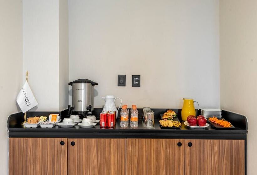 호텔 City Express Plus By Marriott Guadalajara Palomar