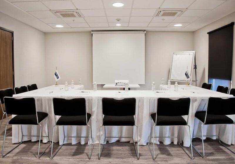 호텔 City Express Plus By Marriott Guadalajara Palomar