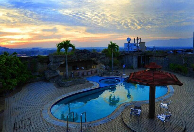 Отель Emerald Puteri