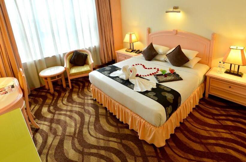 Отель Emerald Puteri