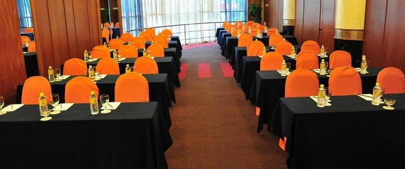 Отель Emerald Puteri