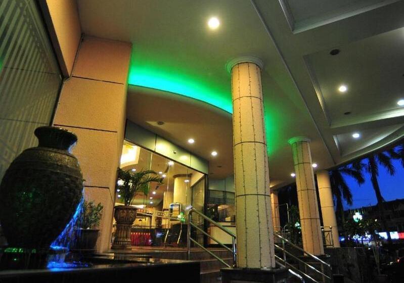 호텔 Emerald Puteri