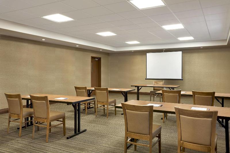 هتل Four Points By Sheraton Regina