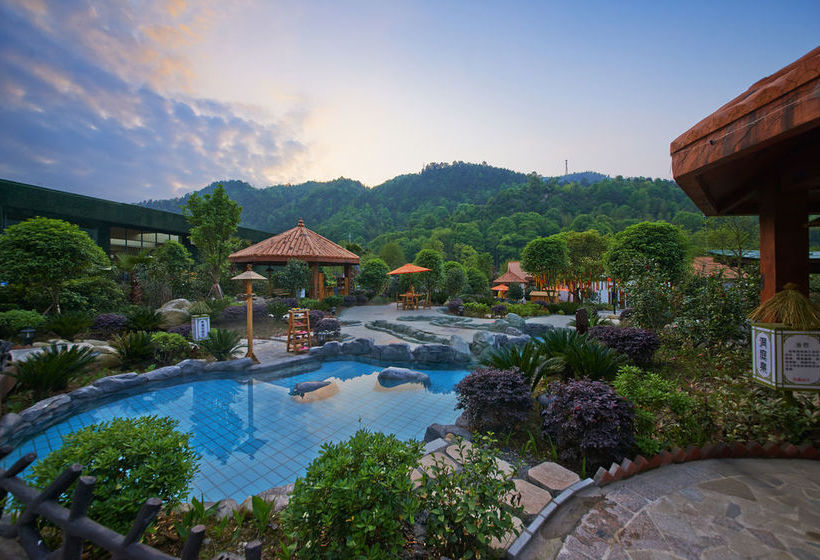 فندق Howard Johnson Hot Spring Resort Wugongshan