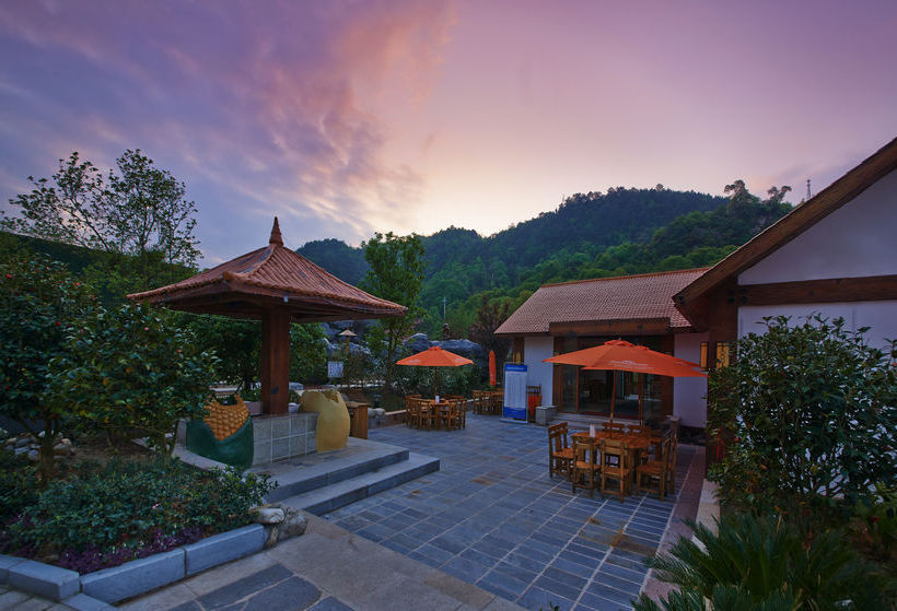 בית מלון כפרי Howard Johnson Hot Spring Resort Wugongshan