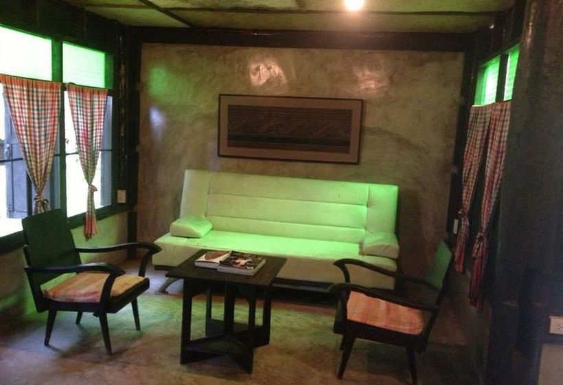 ホテル La Bhu Salah