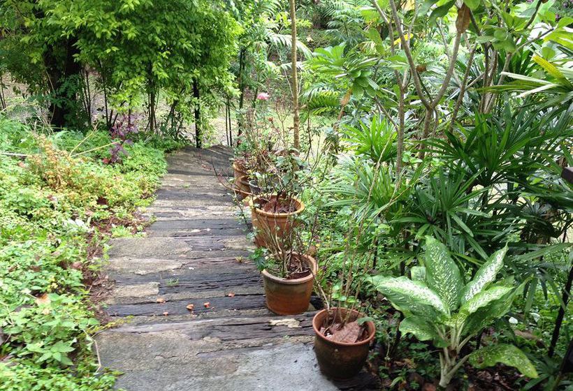 ホテル La Bhu Salah