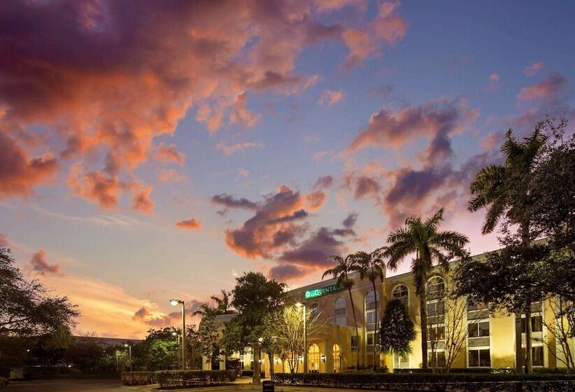 בית מלון כפרי La Quinta Inn & Suites By Wyndham Sunrise