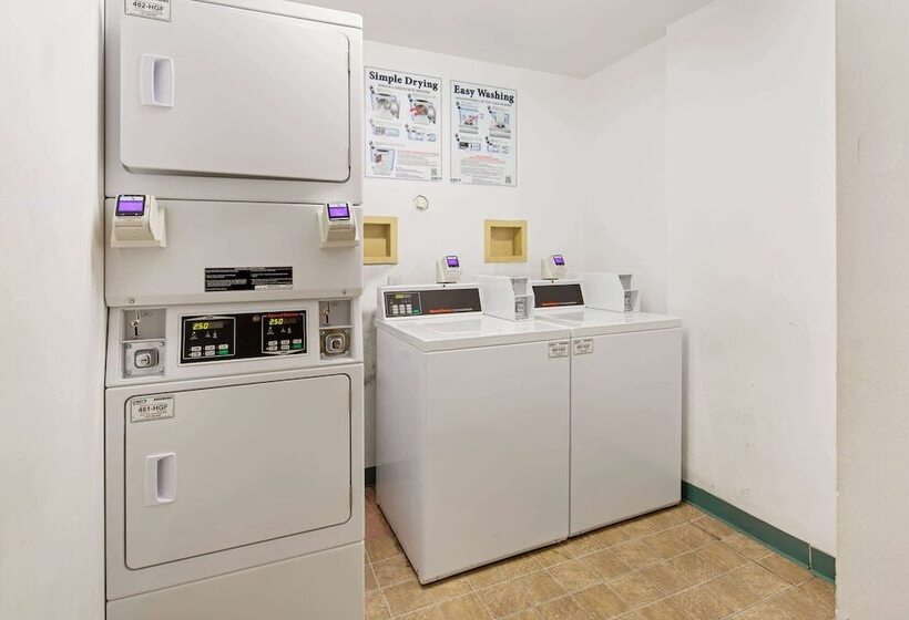 Отель La Quinta Inn & Suites By Wyndham Sunrise