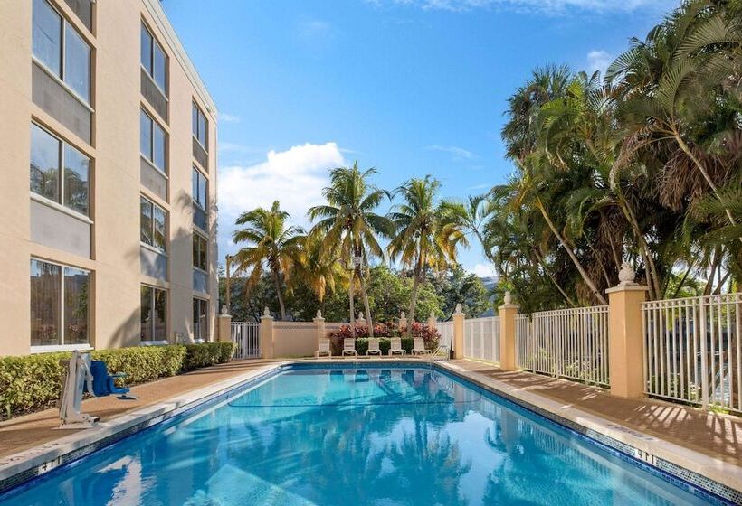 Отель La Quinta Inn & Suites By Wyndham Sunrise