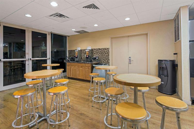 בית מלון כפרי La Quinta Inn & Suites By Wyndham Sunrise