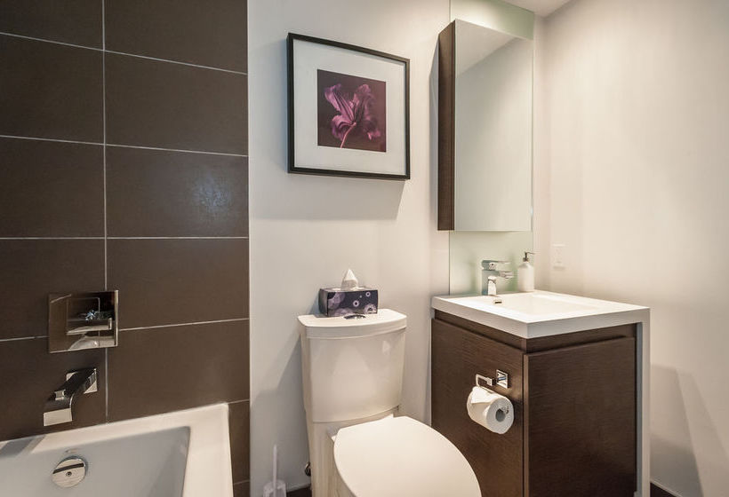 Отель Life Suites - King West Loft