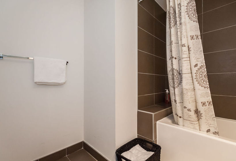 Отель Life Suites - King West Loft