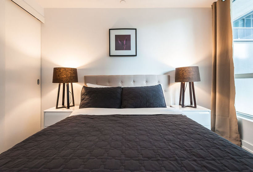 Отель Life Suites - King West Loft