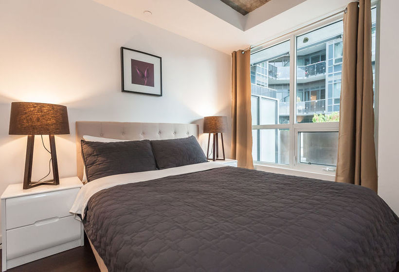 Отель Life Suites - King West Loft