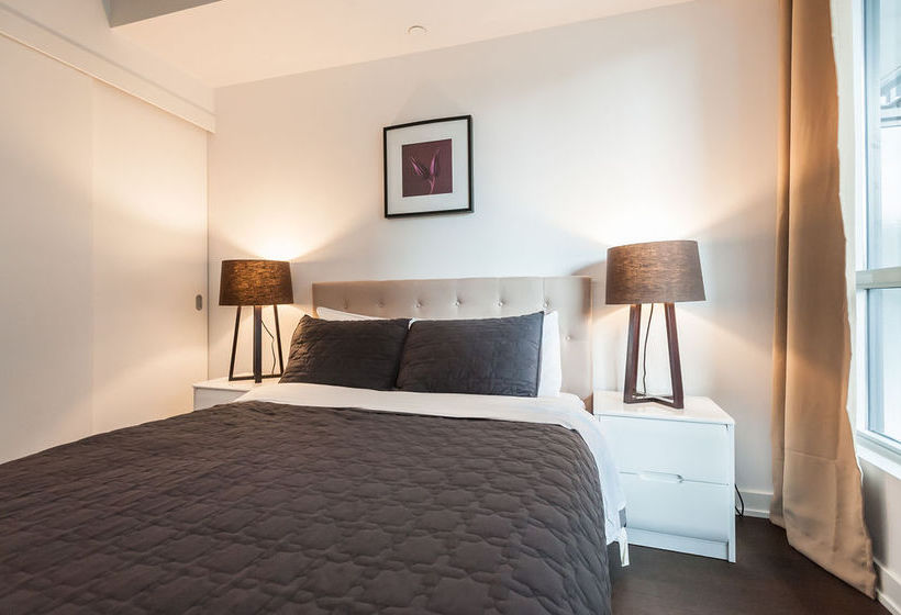 Отель Life Suites - King West Loft