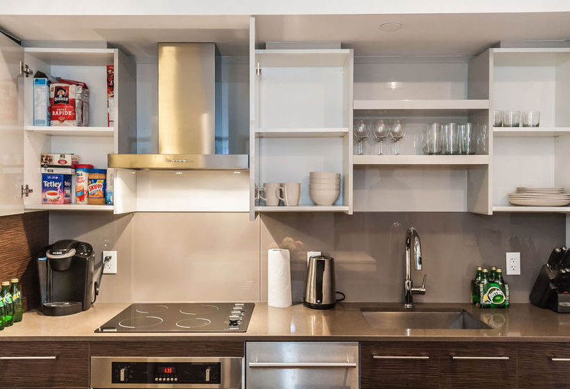 Отель Life Suites - King West Loft