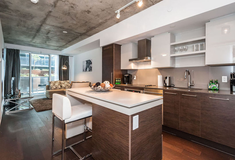 Отель Life Suites - King West Loft