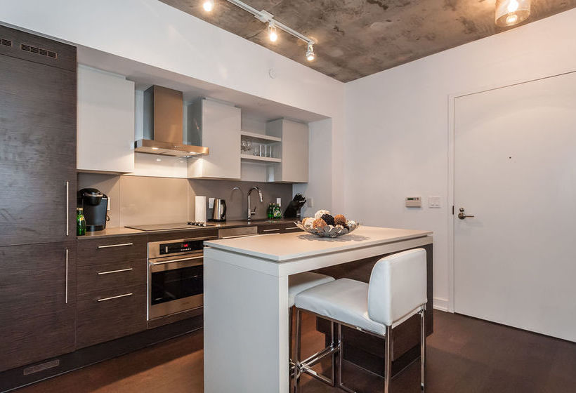 Отель Life Suites - King West Loft